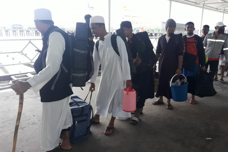 37 WN Malaysia tiba di Nunukan dari Makassar dijaga ketat