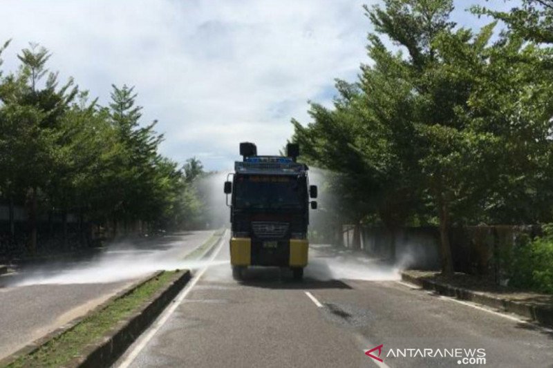 Bangka Barat giatkan penyemprotan disinfektan cegah COVID-19
