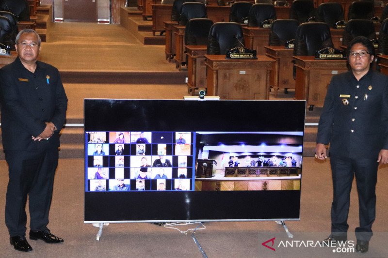 Pemkab-DPRD Badung lakukan sidang paripurna secara daring