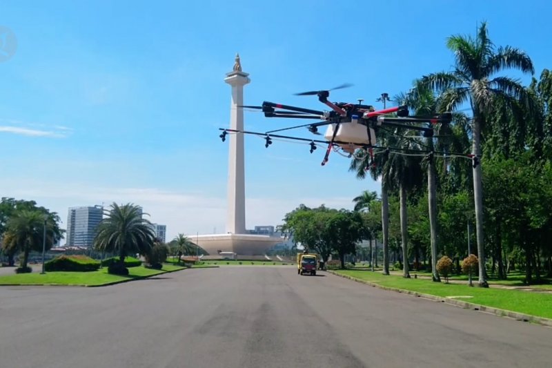 PMI uji coba drone semprot disinfektan untuk lokasi sulit