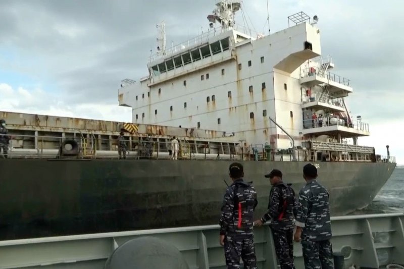 Koarmada I tangkap kapal Hong Kong bermuatan besi