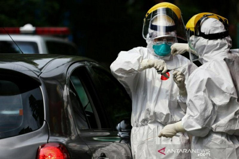 Swab test Corona bagi sopir taksi Tangerang