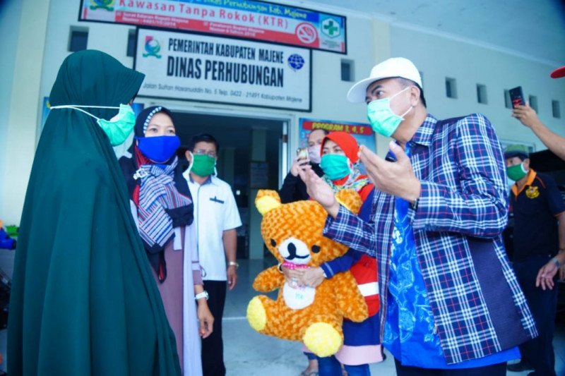 Bupati Majene sambut kedatangan santriwati sembuh dari COVID-19
