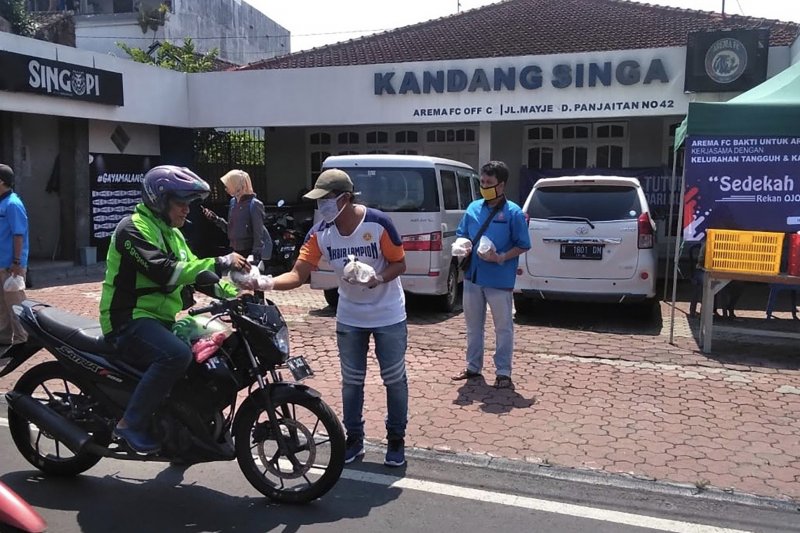 Arema FC gelar bakti sosial untuk pekerja sektor informal