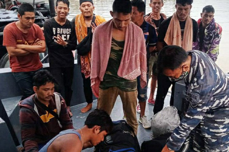 Lanal Tanjung Balai Asahan amankan 20 TKI ilegal dari Malaysia - ANTARA  News Sulawesi Tenggara
