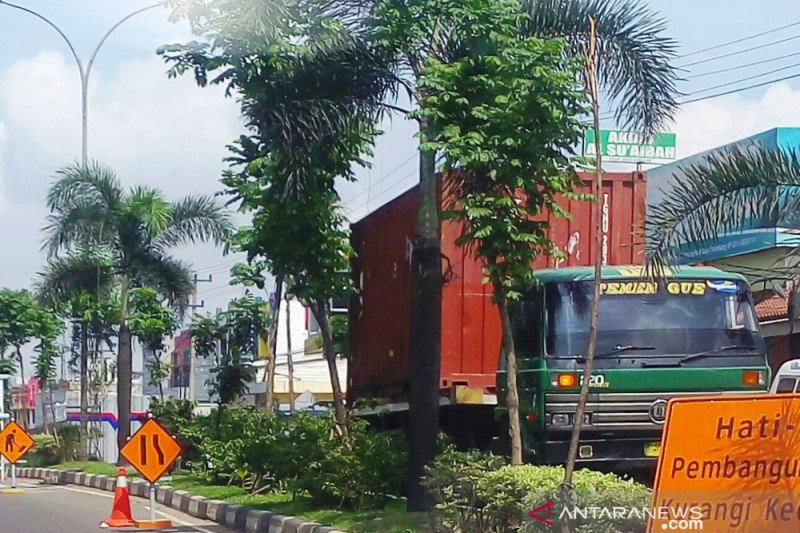 Ban vulkanisir masih diminati di Kota Palembang Sumsel