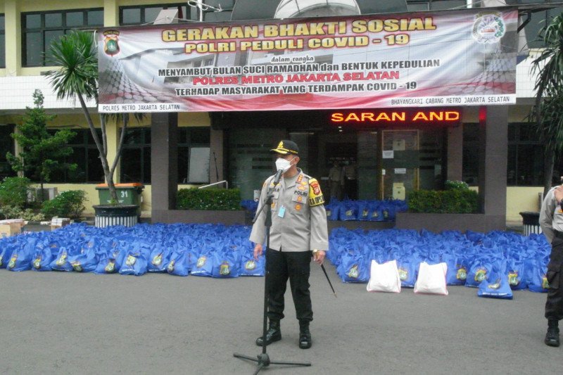 Polrestro Jaksel data warga yang belum dapatkan bansos COVID-19