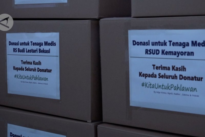Intip selebgram galang bantuan untuk tenaga medis