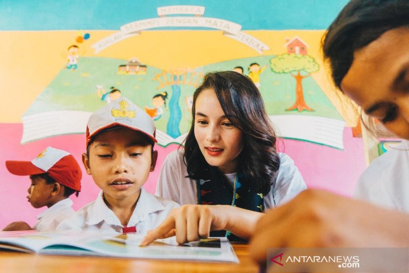 Chelsea Islan galang dana bantu belajar anak di Indonesia Timur
