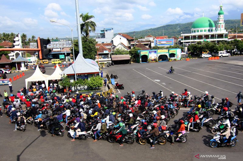 Pemudik asal Bali tiba di Pelabuhan Ketapang