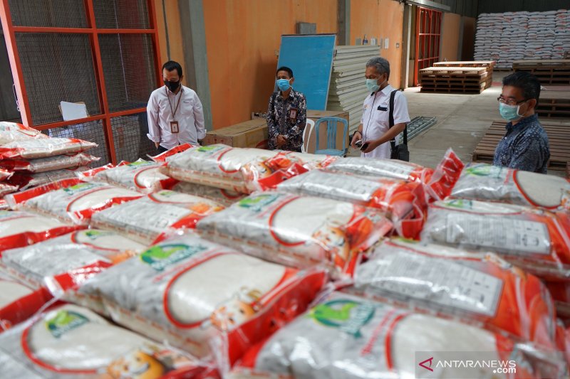 Bulog telah salurkan beras bansos ke 933.725 keluarga di Jabodetabek