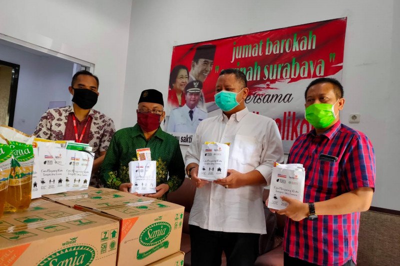 Warga Surabaya kehilangan pekerjaan dapat bantuan ribuan paket dhuafa