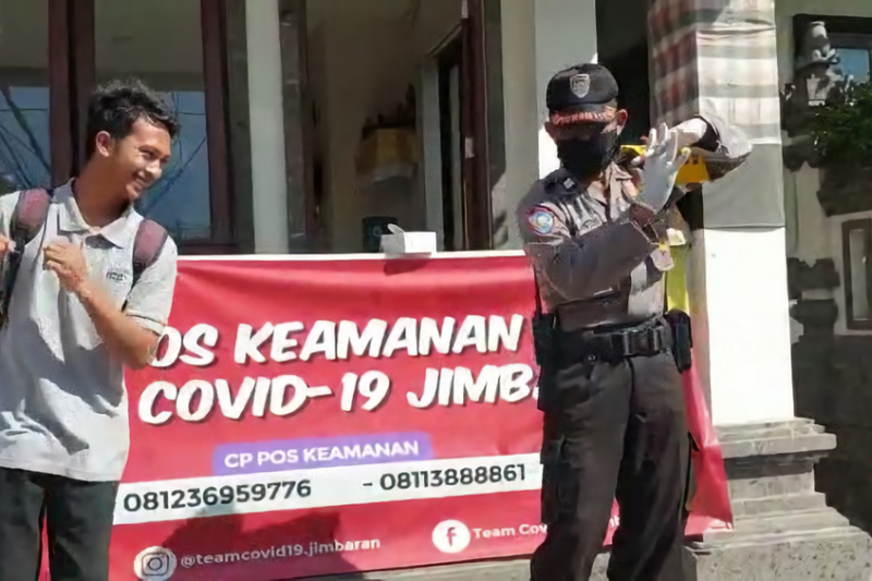 Kapolri apresiasi Bhabin, beri teguran warga tanpa masker cara humanis