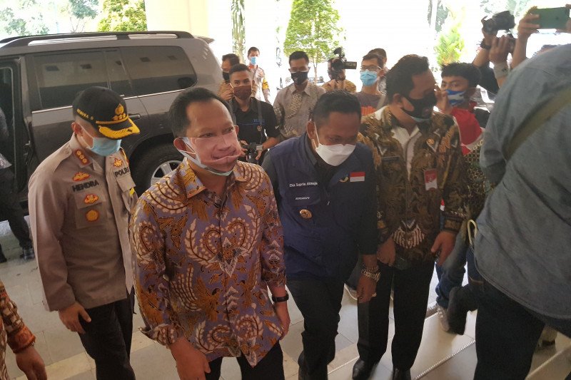 Mendagri minta Bekasi buat terobosan penanganan COVID-19