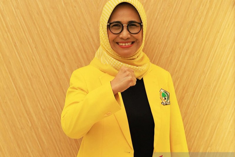 Hetifah Bantu 100 APD Puskesmas di Paser