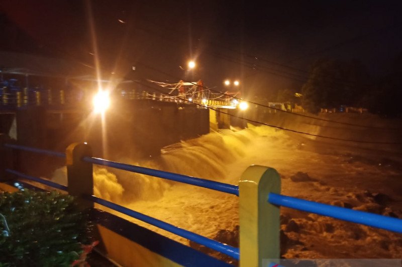 Tinggi muka air di Bendung Katulampa Bogor siaga III Senin sore
