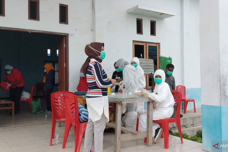 Puluhan warga Kota Sorong menolak tes cepat COVID-19