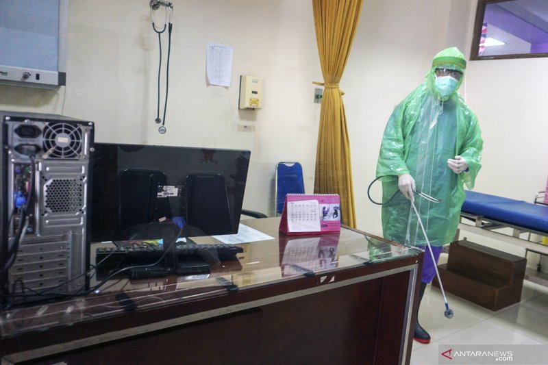 24 tenaga klinis empat puskesmas di Batang-Jateng positif COVID-19