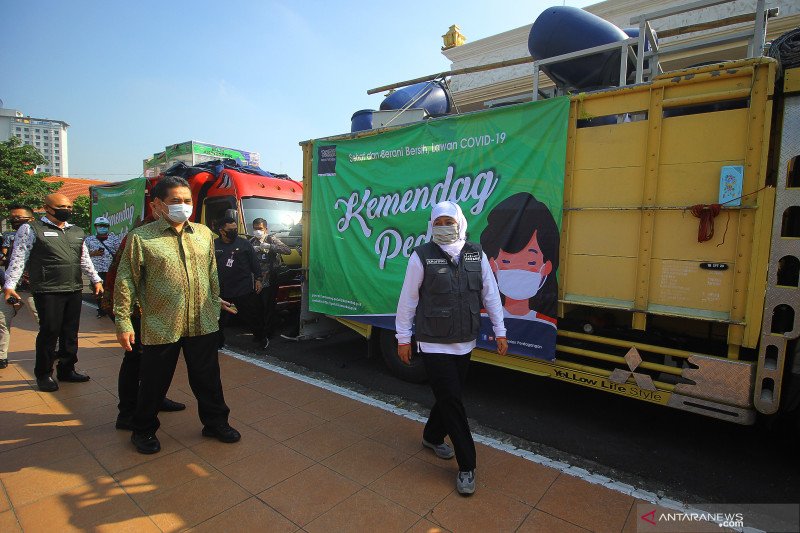 Penyerahan bantuan dari Kementerian Perdagangan