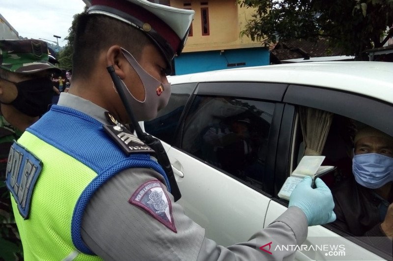 Polres Garut tingkatkan penyekatan arus kendaraan di jalur utama