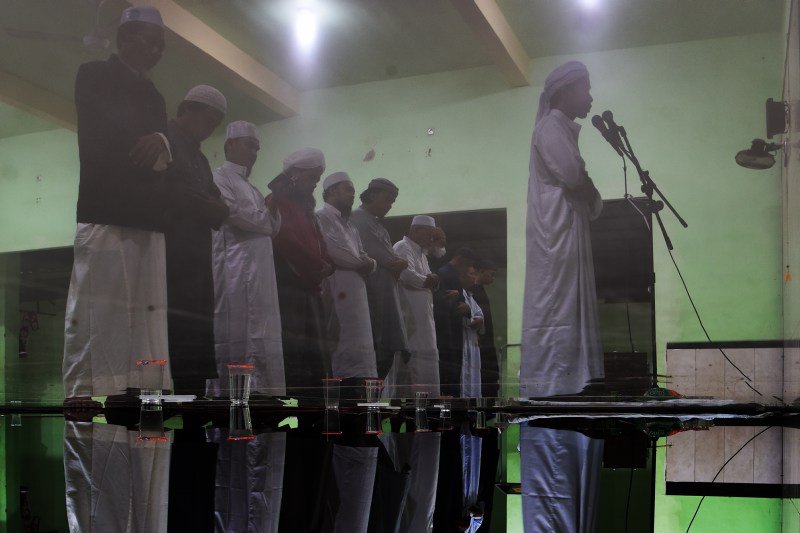 Sholat taraweh 30 juz di malam terakhir Ramadhan