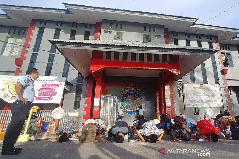 Ratusan napi Lapas Padang terima remisi khusus Lebaran