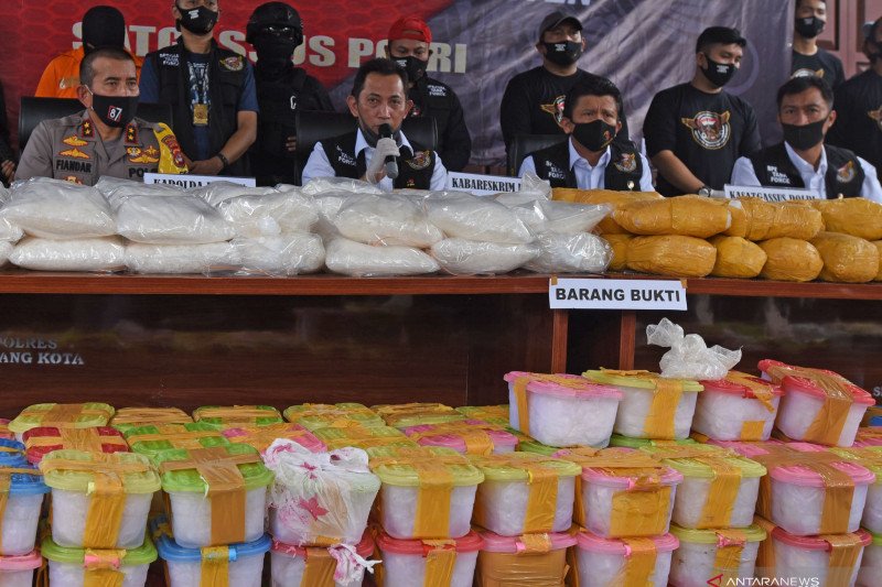 Polisi ungkap upaya penyelundupan 821 kilogram sabu