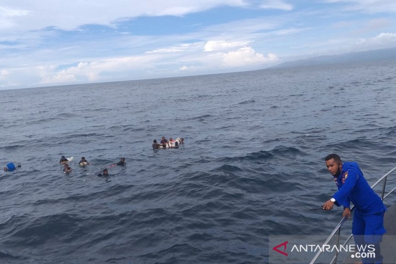 Belasan ABK KM Samena 02 ditemukan terapung di laut
