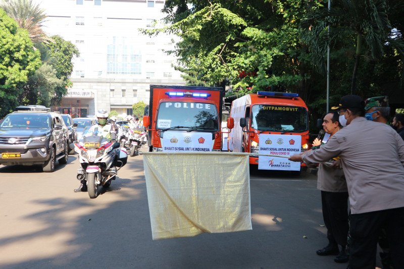 TNI-Polri bagikan 15.000 paket sembako ke masyarakat terdampak COVID