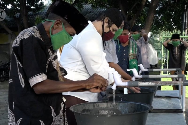 Masjid di Bekasi patuhi protokol kesehatan gelar shalat Idul Fitri