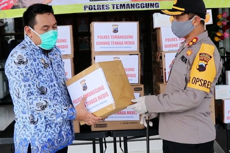 Polres Temanggung salurkan APD dan pelindung wajah