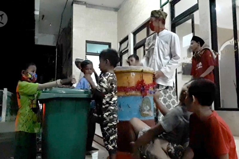 Perayaan malam takbir secara sederhana