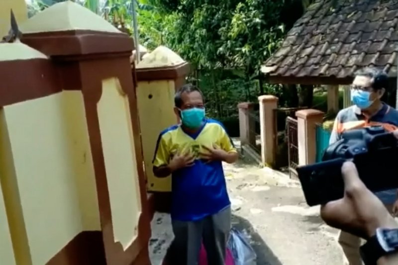 Saat pasien sembuh COVID-19 disambut riuh warga