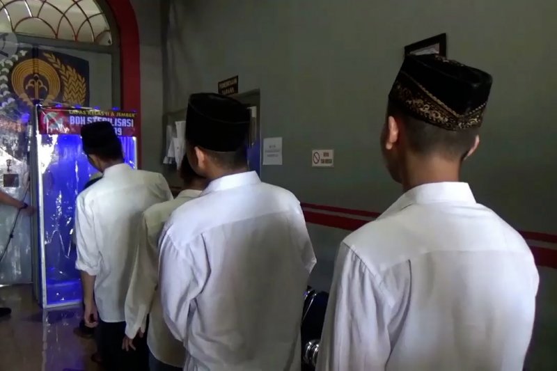 Ratusan warga binaan lapas jember dapat remisi lebaran, 2 diantaranya bebas murni