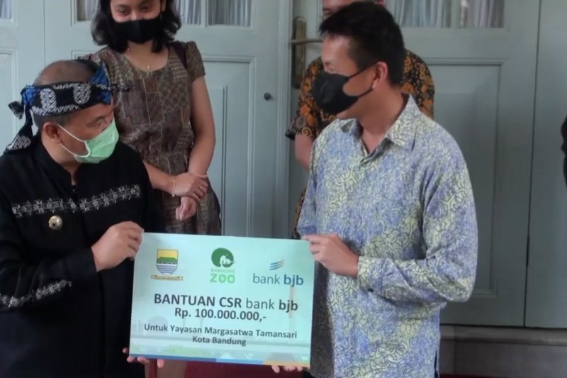 Wali Kota serahkan bantuan untuk satwa di Kebun Binatang Bandung