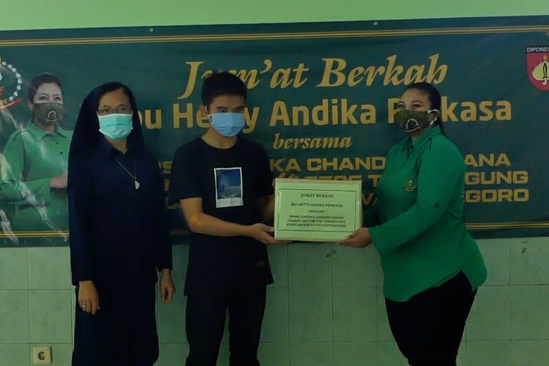 Persit Temanggung bantu kebutuhan pangan panti asuhan