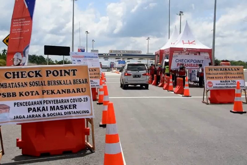 Ratusan kendaran putar balik di 5 titik perbatasan Riau