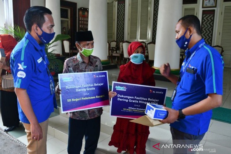 Siswa SD di Madura dapat akses internet gratis XL hingga lulus SMA