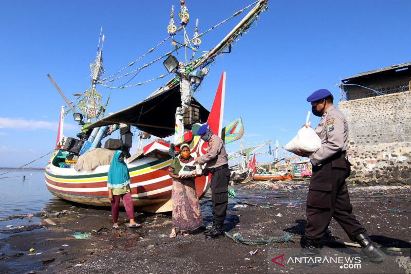 Bantuan sembako untuk nelayan terdampak cuaca buruk