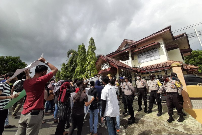Mahasiswa Anambas nekat unjuk rasa di tengah pandemi COVID-19