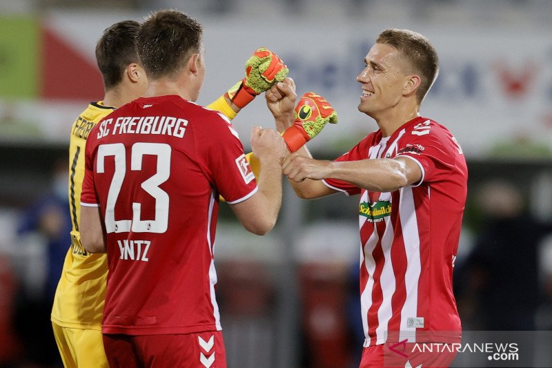 Gol semata wayang Nils Petersen jaga asa Liga Europa Freiburg
