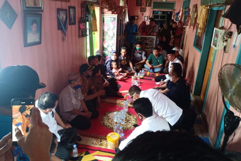 Boy Rafli Amar kunjungi rumah keluarga korban penyerangan Polsek Daha