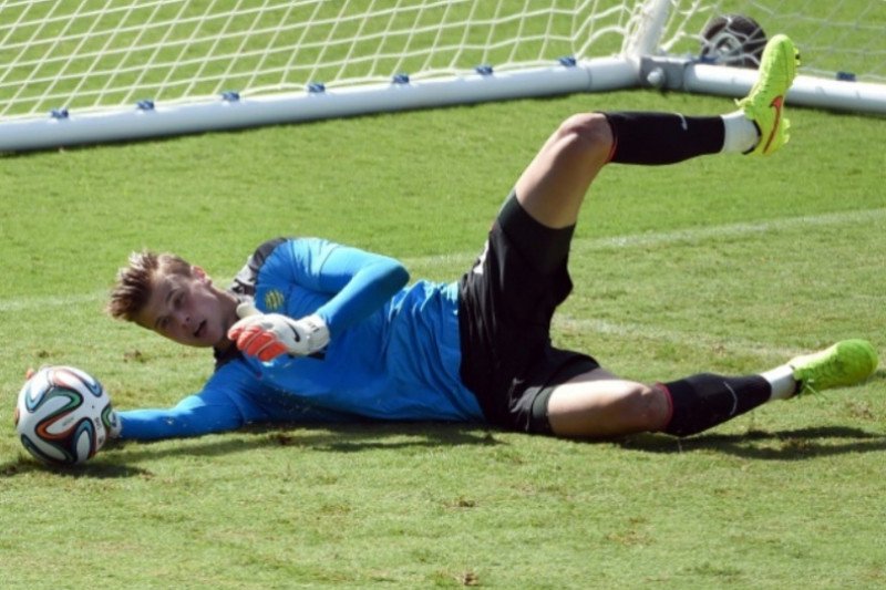 Kiper Australia Langerak positif COVID-19 di Jepang