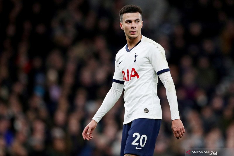 Dele Alli dipastikan absen lawan Manchester United karena disanksi FA