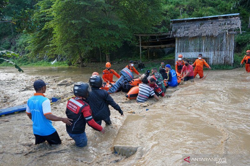 Evakuasi korban banjir Bone Bolango