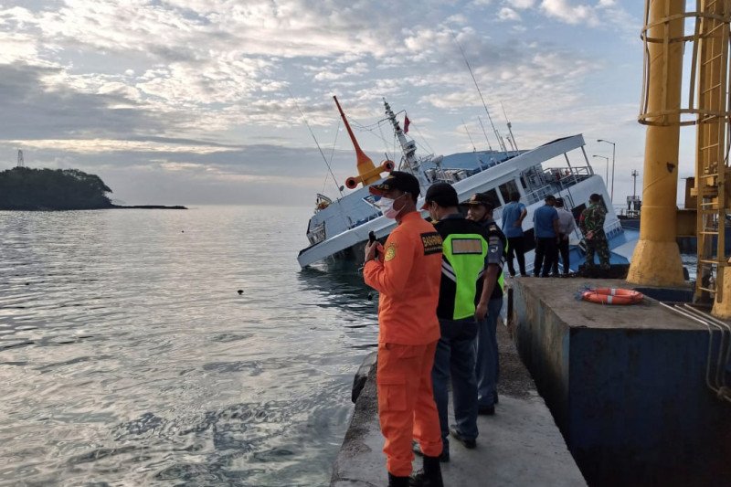 Diduga bocor, 66 orang dalam KM Dharma Rucitra III dievakuasi selamat