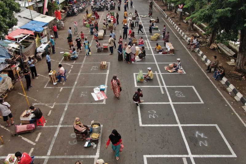 Pasar Benjeng Gresik ditutup setelah 14 pedagang positif COVID-19