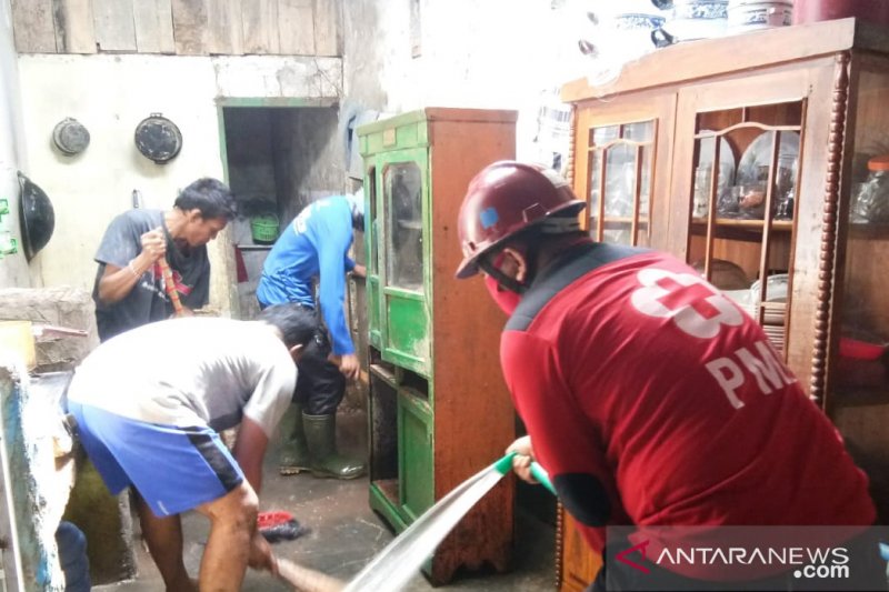 PMI mobilisasi relawan bantu penanganan longsor dan banjir di Sulsel