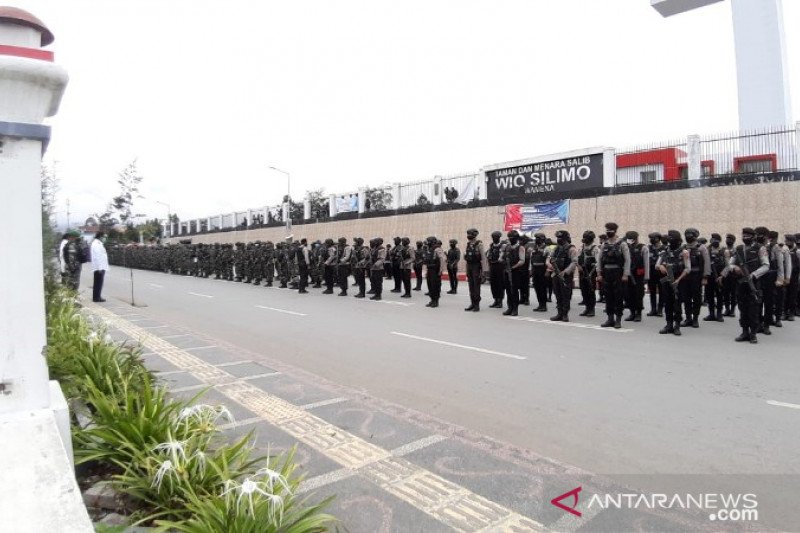 Bupati Jayawijaya ingatkan TNI-Polri bertugas utamakan pendekatan persuasif