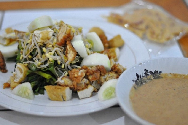 Perbedaan antara gado-gado dan ketoprak